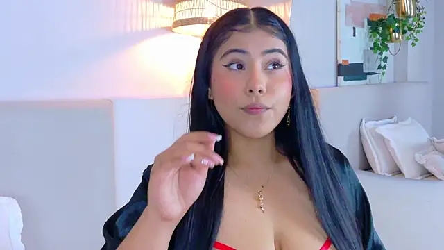 VioletBloomm online show from April 21, 11:39 am