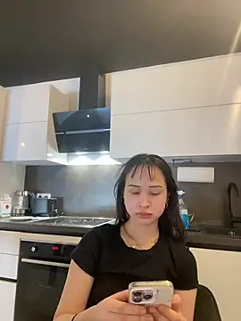 Just-Lilly online show from April 24, 2:09 pm