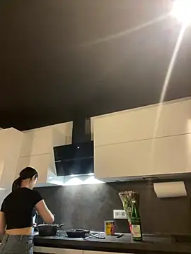 Just-Lilly online show from April 21, 8:05 pm