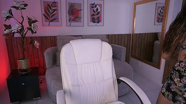 IvyGrabes online show from April 25, 7:11 pm