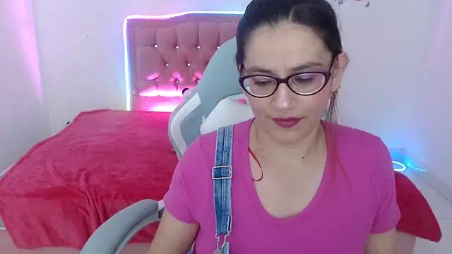 snowhot-69 online show from April 20, 8:39 am