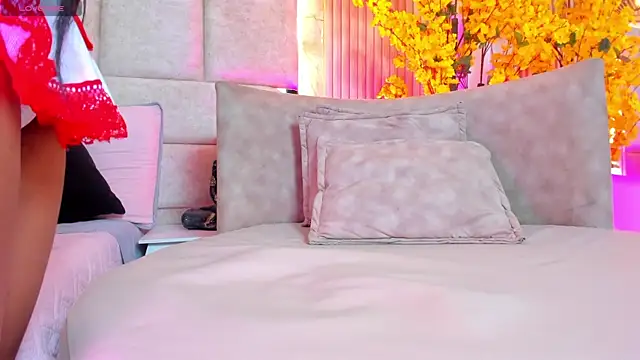 EmmaLovve online show from April 18, 2:47 am