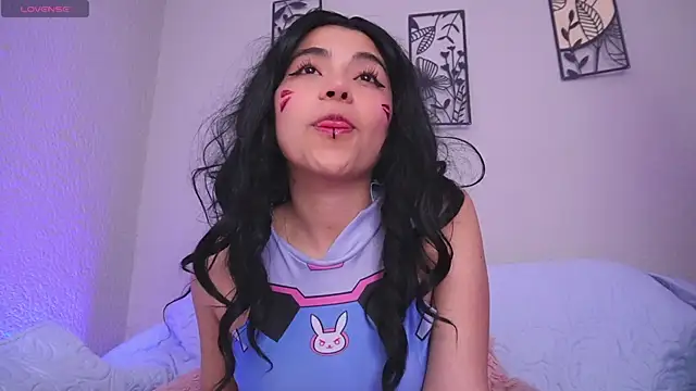 loveegirll1 online show from April 24, 7:22 am