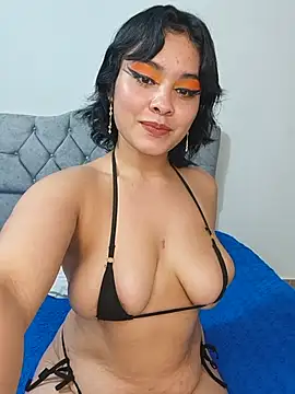 zoe love18 online show from June 6, 8:20 am