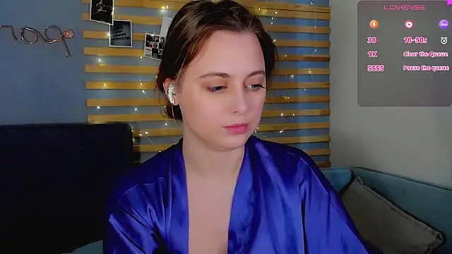 Alice Wanderr online show from February 27, 5:51 am