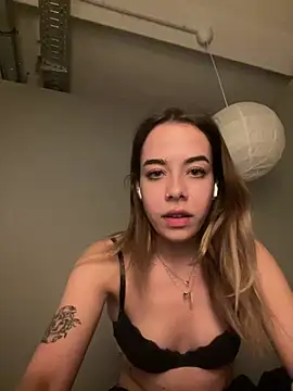 JulietSugar online show from April 7, 8:22 pm