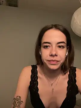 JulietSugar online show from April 6, 5:58 pm