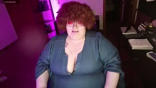 RileySynn online show from April 19, 6:02 am