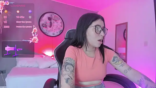 charlottee27  online show from July 11, 3:39 am