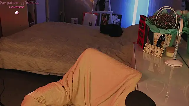 Alisia here online show from April 26, 10:40 pm