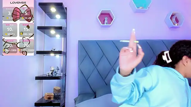 ManuelaJohnson online show from March 5, 12:45 pm