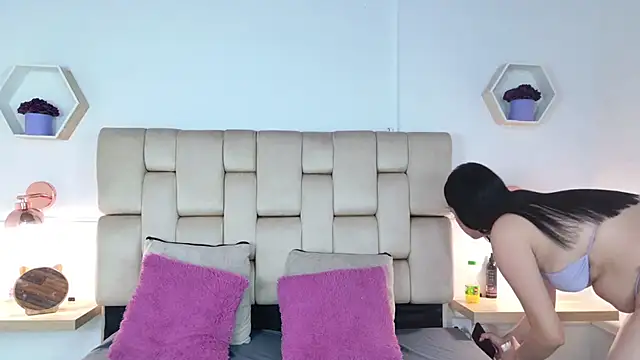 Kendall  11 online show from April 28, 3:32 am