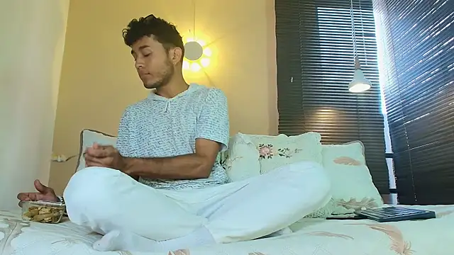 Damon Salvarote S online show from April 27, 7:11 pm