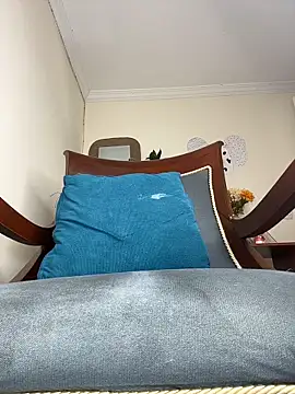 LilaRvsh online show from April 22, 5:32 pm