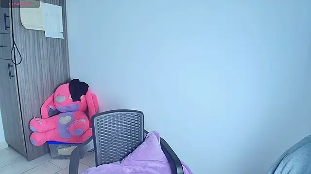 alys love online show from April 19, 1:33 pm