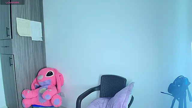 alys love online show from April 23, 1:24 pm