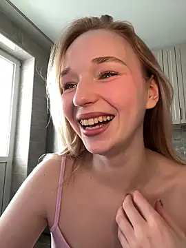 RollDollsi online show from April 25, 5:32 am