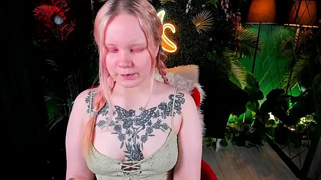 AnnieVibe online show from April 27, 5:32 pm