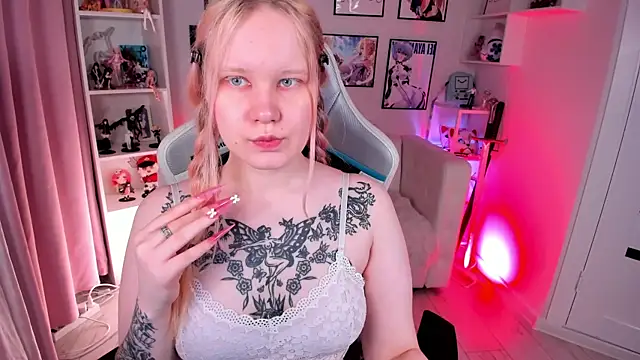 AnnieVibe online show from April 22, 5:32 pm