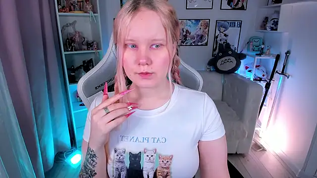 AnnieVibe online show from April 25, 5:32 pm