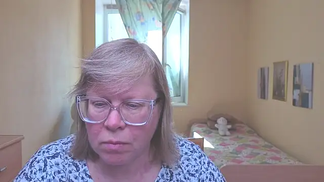 Emma Eclipsee online show from May 9, 11:23 am