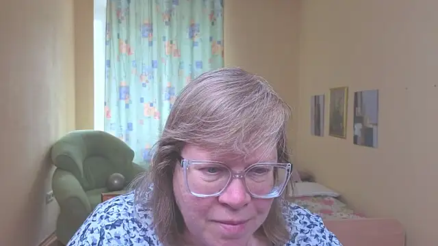 Emma Eclipsee online show from May 10, 11:34 am