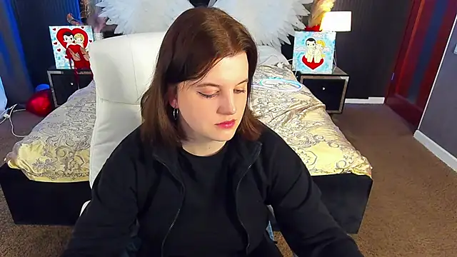 KristiFoxy online show from April 8, 5:20 am