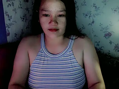 UrLovelyWetPussy online show from April 13, 11:05 pm