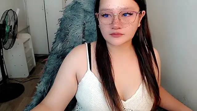 UrLovelyWetPussy online show from March 12, 9:23 am