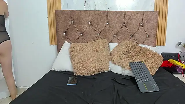 Candyfox2606 online show from March 8, 1:04 pm