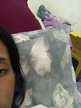 loveofpetitegirls34 online show from April 24, 4:32 pm