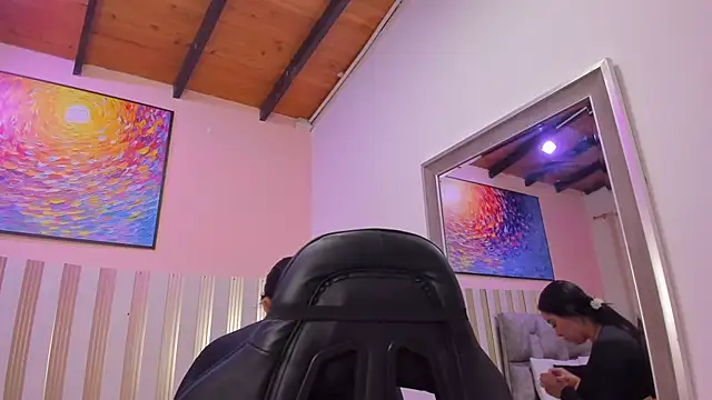 nina glow online show from April 9, 11:15 am