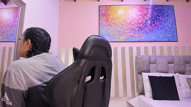 nina glow online show from April 21, 11:17 am