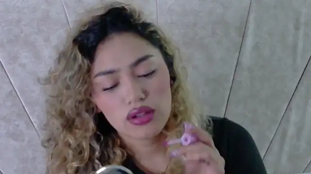 Maddy Beluci online show from May 22, 12:08 am