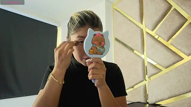 Dahiana Dmour  online show from April 23, 12:40 pm