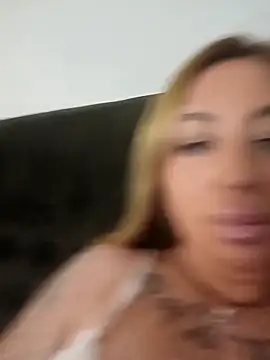 MiaMooly online show from December 4, 5:46 pm