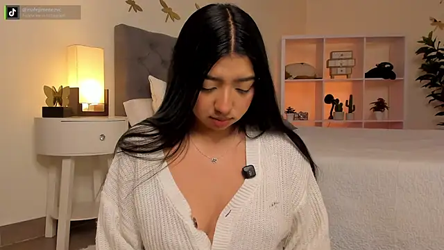 missvancouver online show from April 21, 12:45 pm