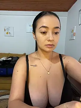 JulietaRiios online show from April 18, 8:31 pm