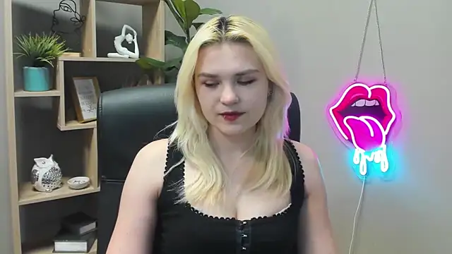 SweetLilyxo online show from April 22, 6:32 am