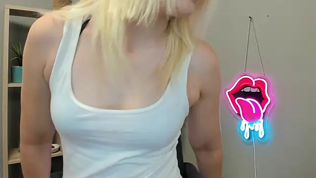 SweetLilyxo online show from June 4, 6:40 am