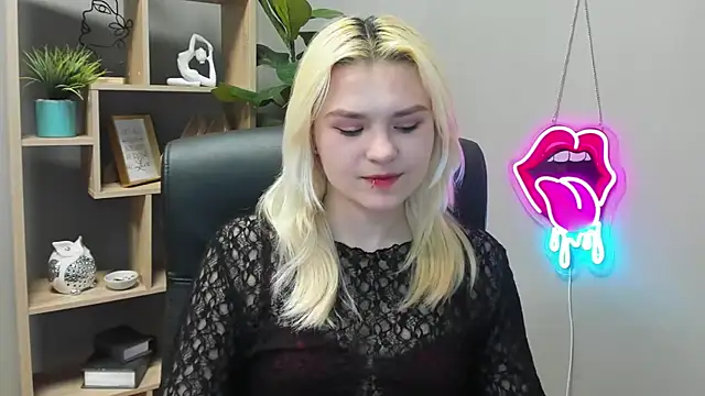 SweetLilyxo online show from April 23, 6:43 am