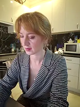 LanaBananaa  online show from April 24, 9:50 pm