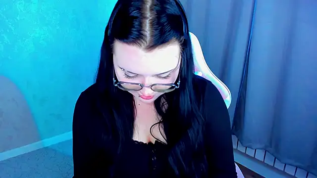 Kira G0ld online show from April 24, 9:01 am