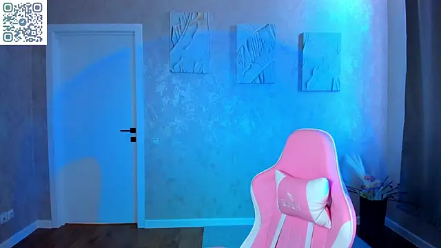 Kira G0ld online show from April 21, 9:05 am