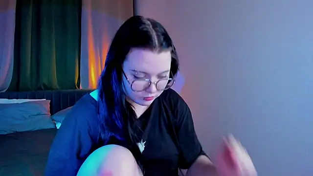 Kira G0ld online show from April 25, 1:41 pm