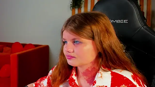 ChloeHalses online show from June 5, 4:02 pm