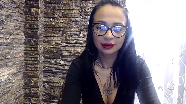 BrianaBloom online show from April 26, 6:27 pm