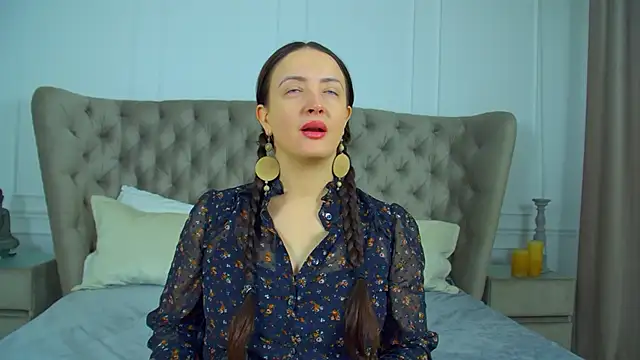 ElinaBellucci online show from April 24, 4:15 am