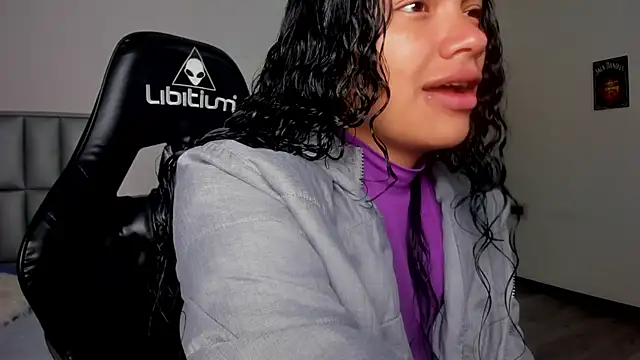 Julieta Parker online show from April 18, 4:15 am