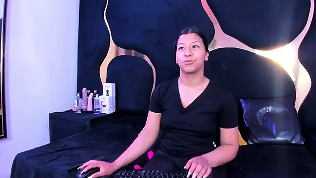 Vaneline2 online show from May 30, 4:04 pm